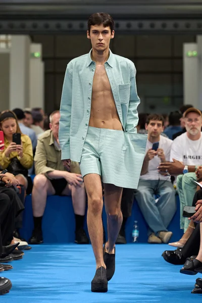 Look 4